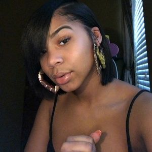 Meet your Posher, Damira